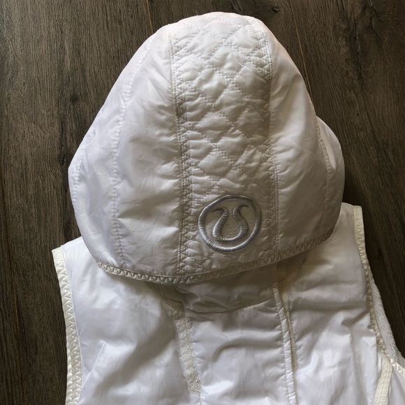Rare Lululemon Glacier Vest. - Picture 3 of 15